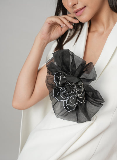 Blossom Brooch Black