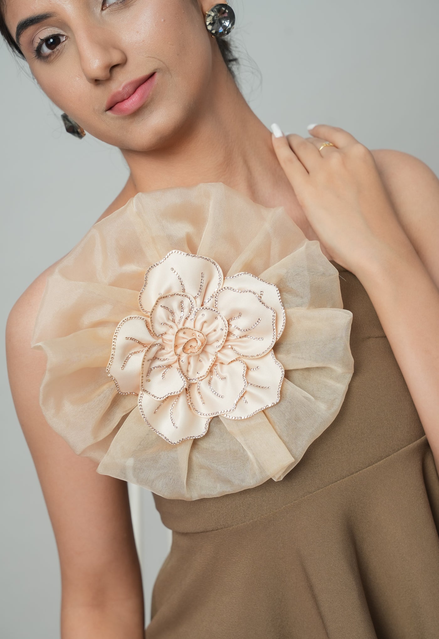 Blossom Brooch Beige